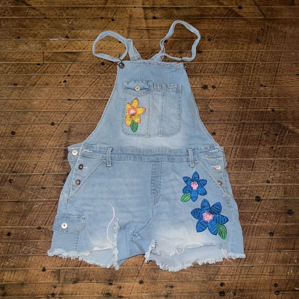 No Boundaries embroidered flower child L/XL denim overalls